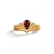 Anello Corona S925 Dorato con Granato Rosso a Goccia