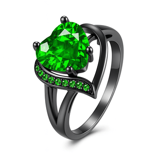 Fashion Couple Rings Stainless Steel with a green heart-shaped gemstone and elegant design.