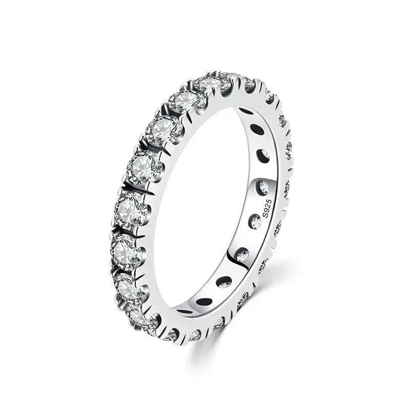 Classic Round Zircon Ring 925 Sterling Silver with sparkling zircon stones in a refined prong setting.