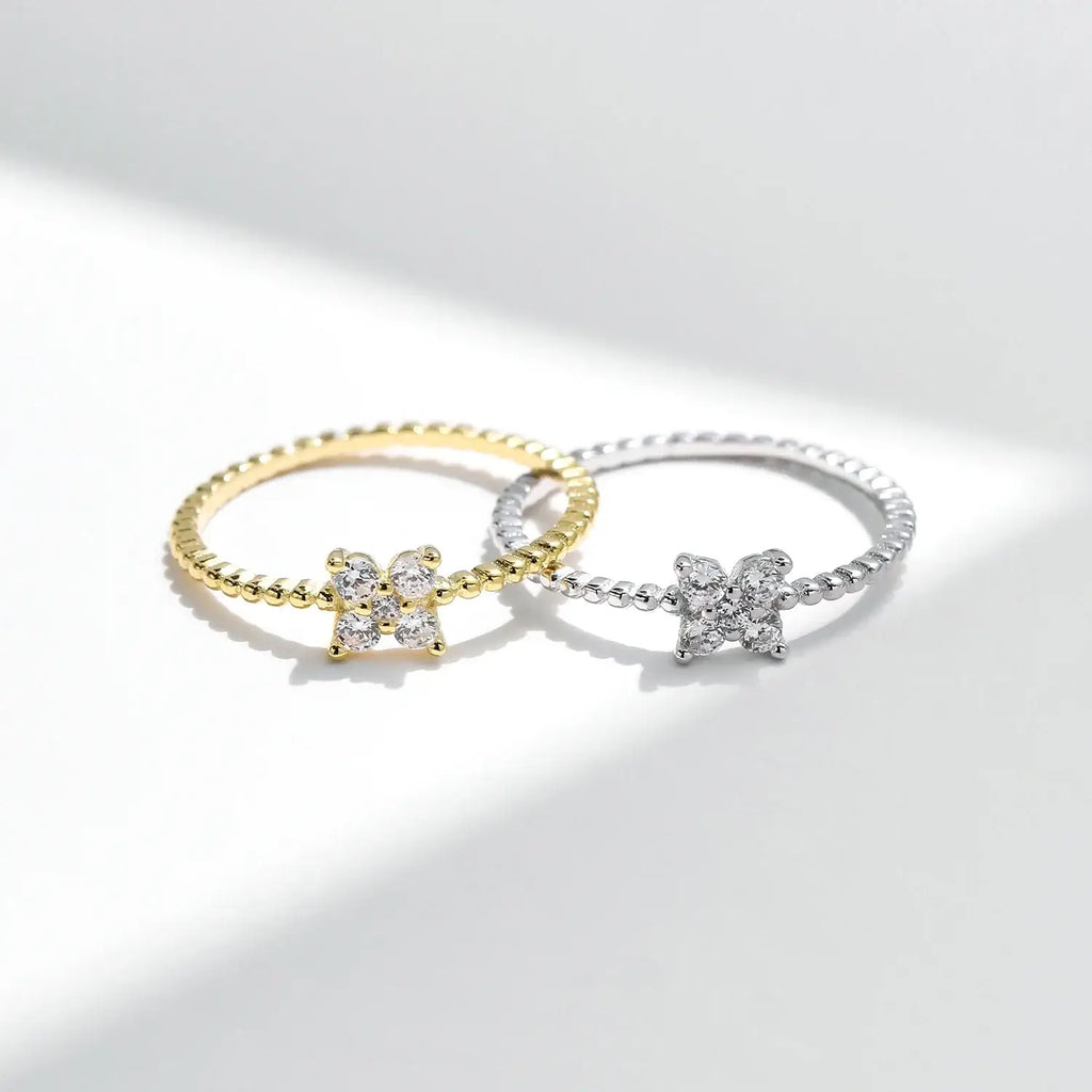 Four Leaf Clover Moissanite Ring 925 Sterling Silver - Elegant design with shimmering stones in yellow and silver.