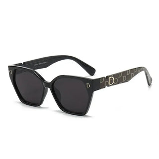 Stylish women's sunglasses for men with black frames and trendy detailing, perfect for a fashionable look.