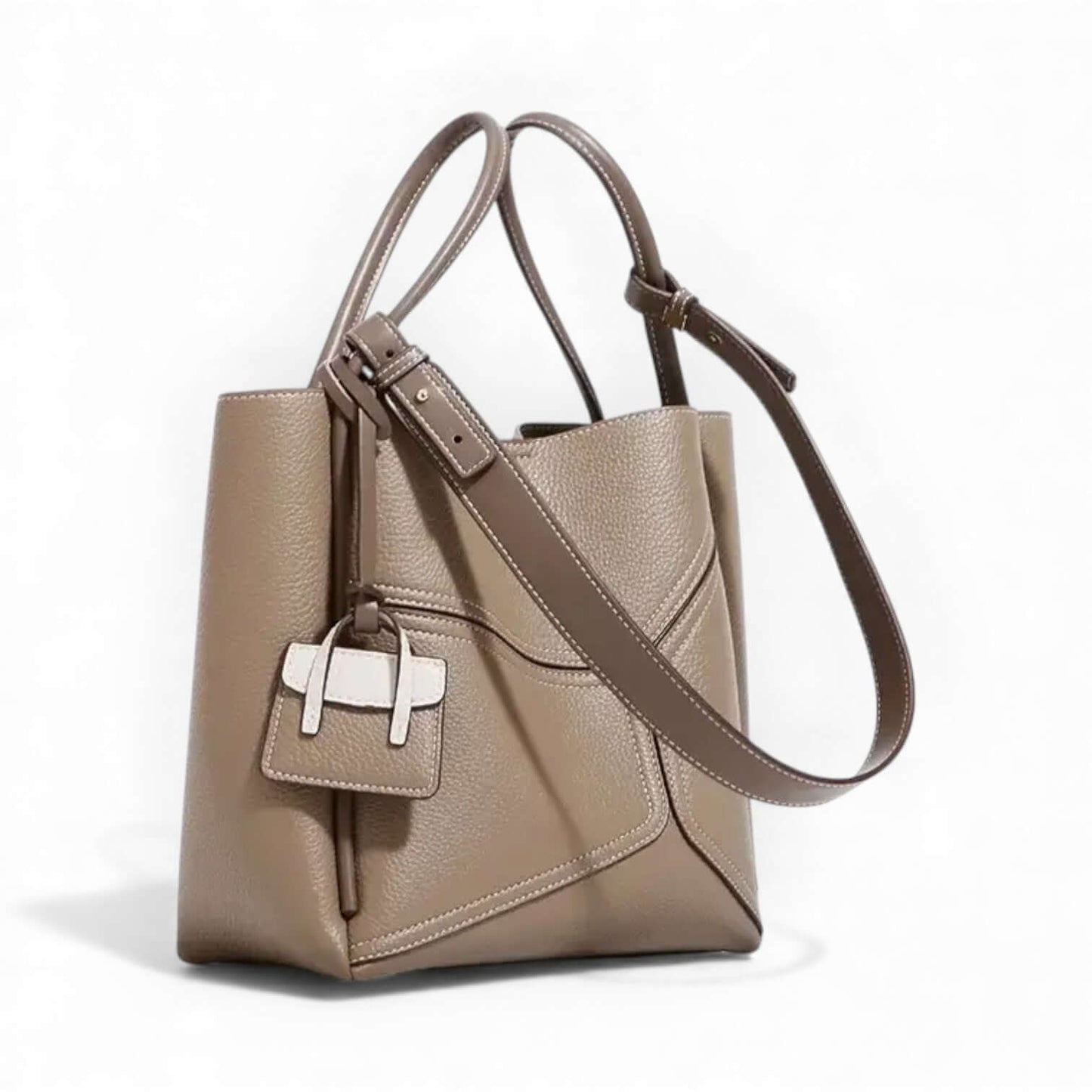 Shoulder bag with zipper pocket