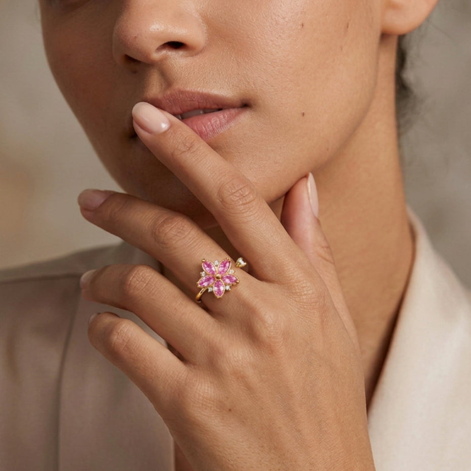 Anello con fiore girevole 