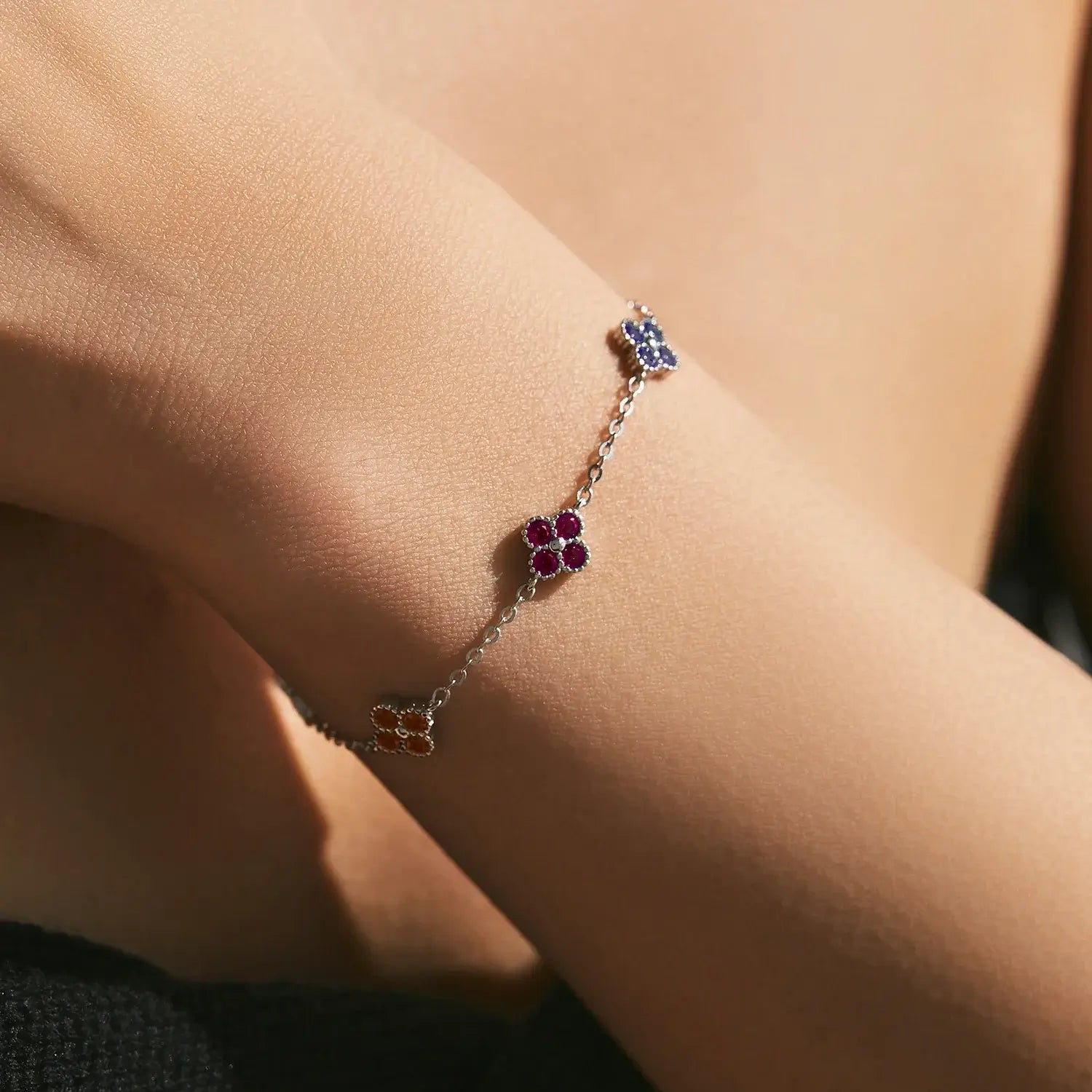Elegant Bracelet 925 Sterling Silver with zircon accents and plant-inspired design, adjustable and lightweight.