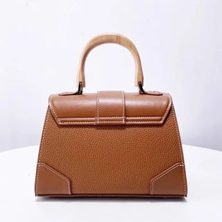 Handbag with wooden handle and rivet decoration, perfect accessory for women, hard exterior and stylish design.