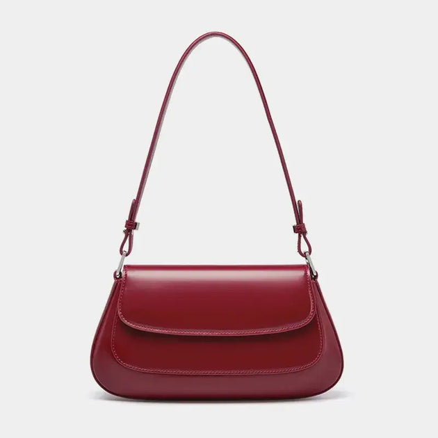 Shoulder bag leather in burgundy, solid design, crafted from premium cowhide for modern functionality.