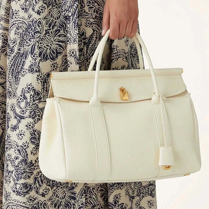 Stylish white leather women's handbag with a sophisticated design, perfect for everyday use.