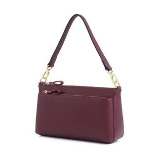 Classic shoulder bag in burgundy, handmade leather with gold accents, offering elegance and practicality for daily use.