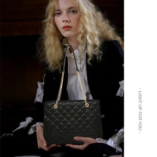 Women’s black classic shoulder bag, luxury PU tote handbag, stylish and practical everyday accessory.