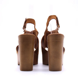 Women's brown basic platform sandals with adjustable strap, offering height and comfort.