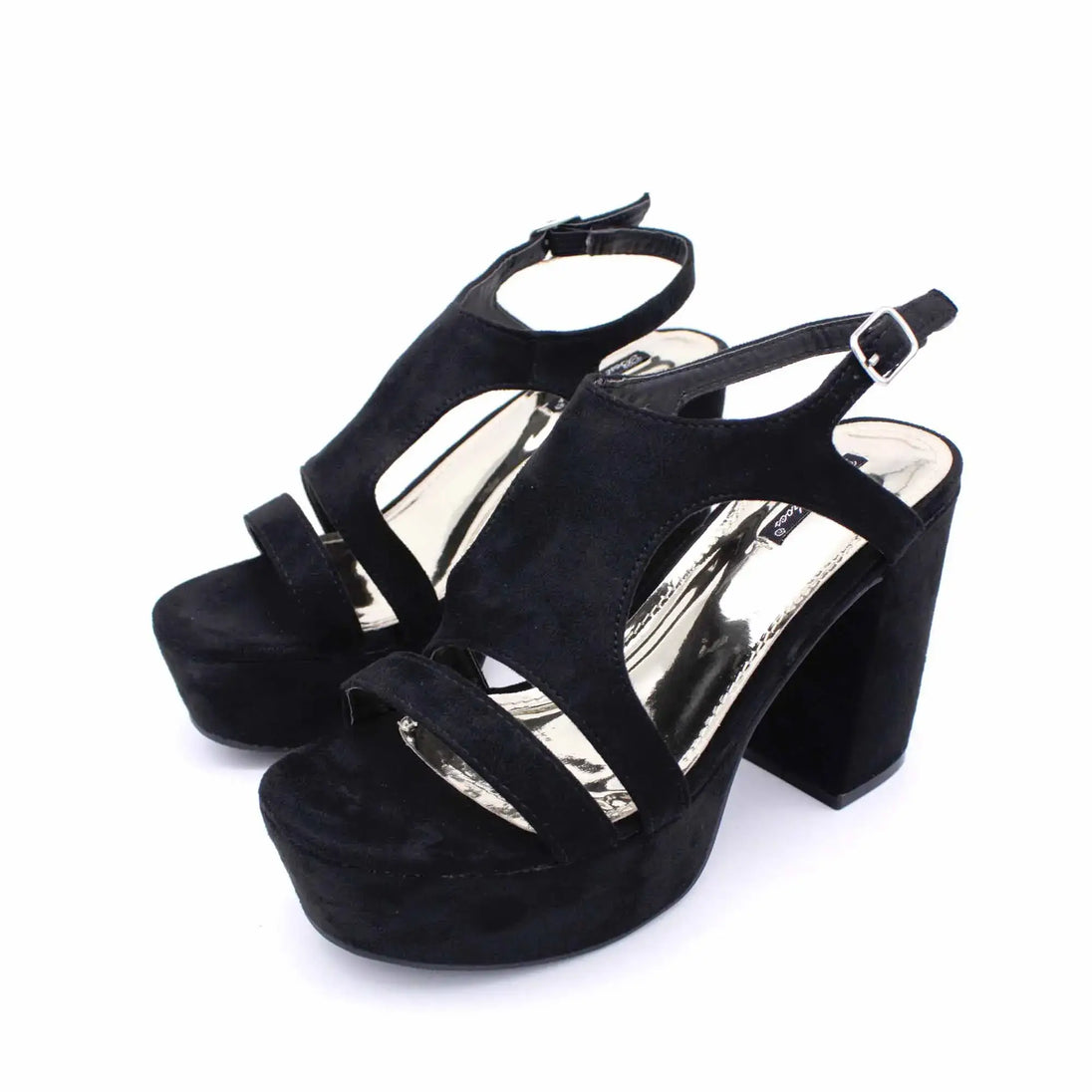 Black basic platform sandals for women, stylish with height and comfort, perfect for versatile looks.