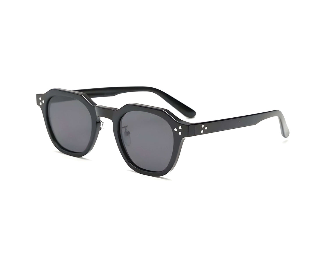 Women’s UV400 black sunglasses, basic classic eyewear for outdoor activities, unisex design.