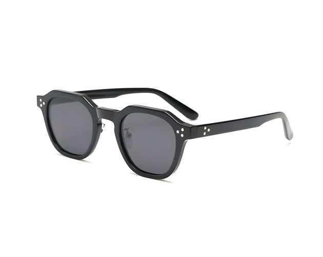 Women’s UV400 black sunglasses, basic classic eyewear for outdoor activities, unisex design.