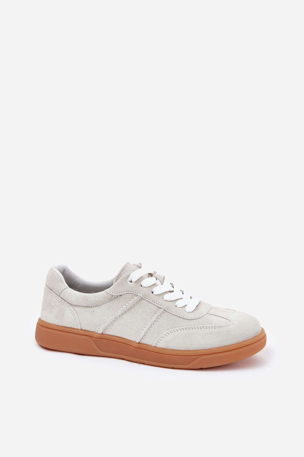 Sport shoes, low women's sneakers, grey suede, stylish and versatile, perfect fit with classic lacing.