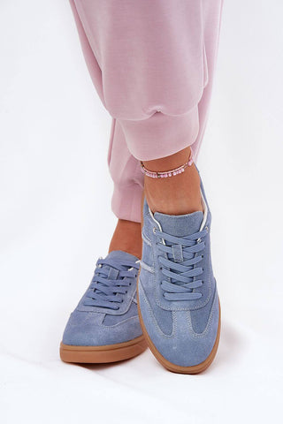 Stylish blue low women's sneakers made of suede with classic lacing for a perfect fit.