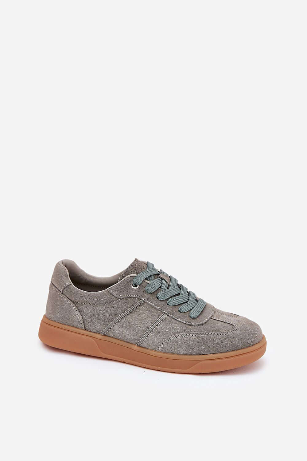 Low women's sneakers in grey suede with classic lacing and a comfortable leather insole, perfect for versatile styles.