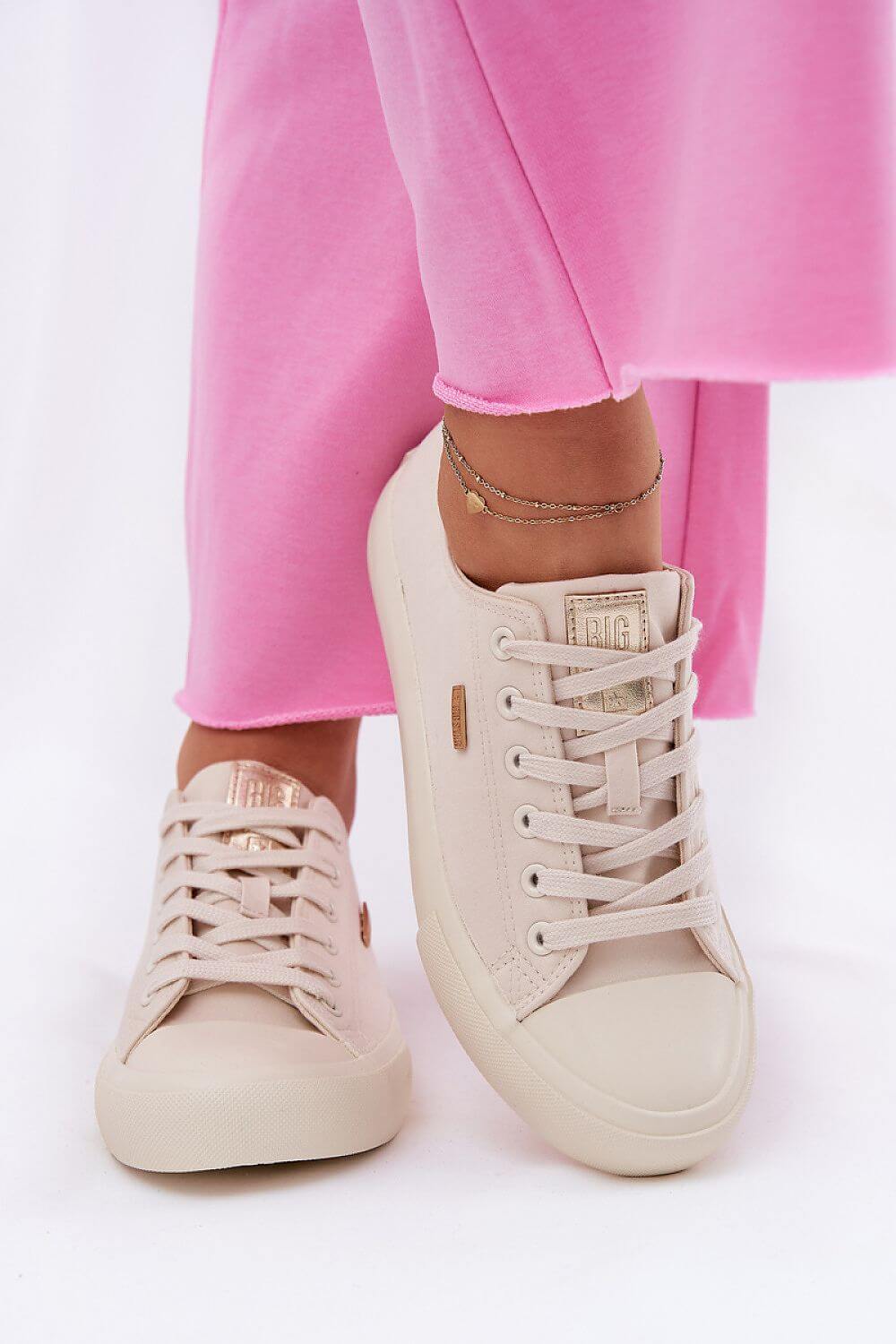Sneakers Step in style