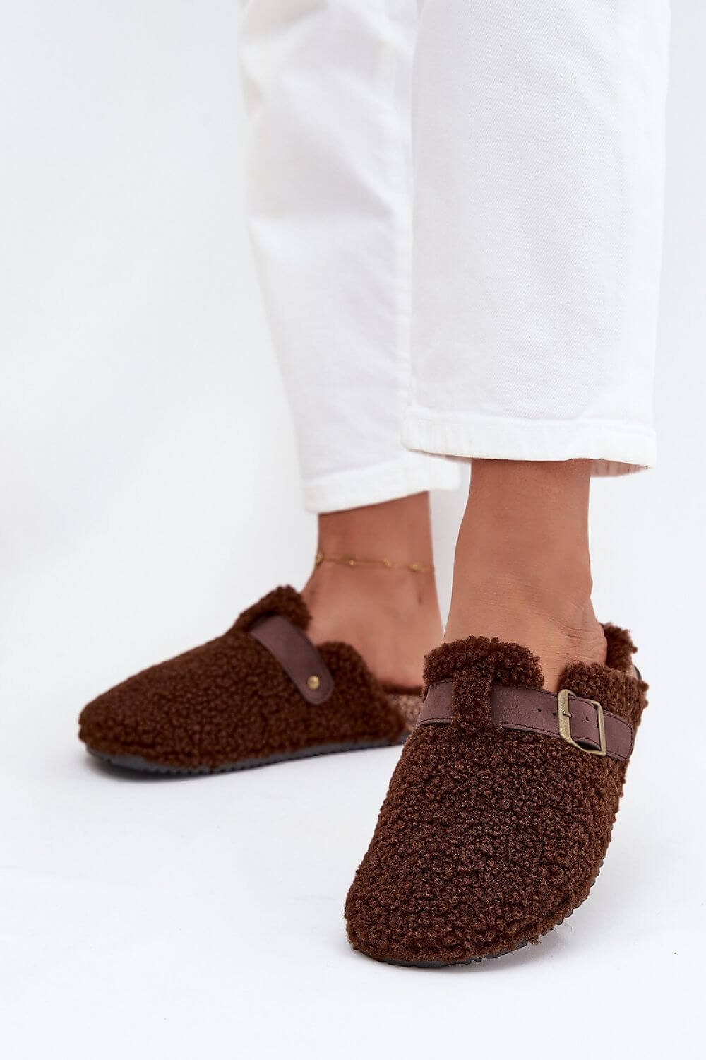 Women's sheepskin-style slippers in brown with adjustable strap and buckle, perfect for comfort and style.