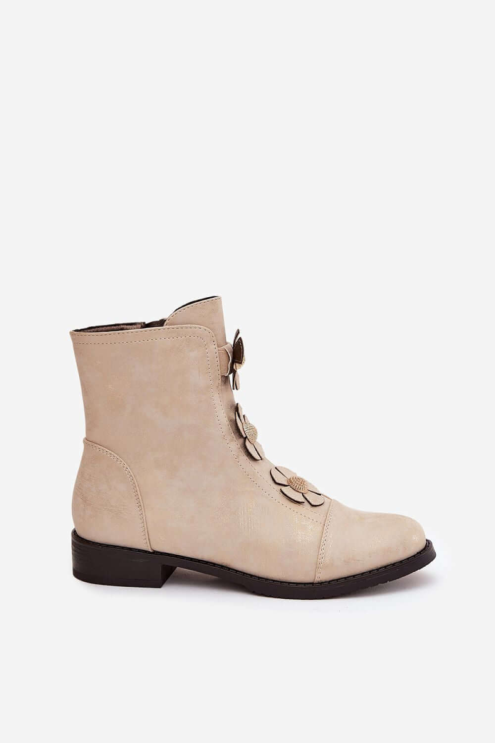 Women's boots by Jezzi in beige with decorative flowers for a stylish and comfortable look.