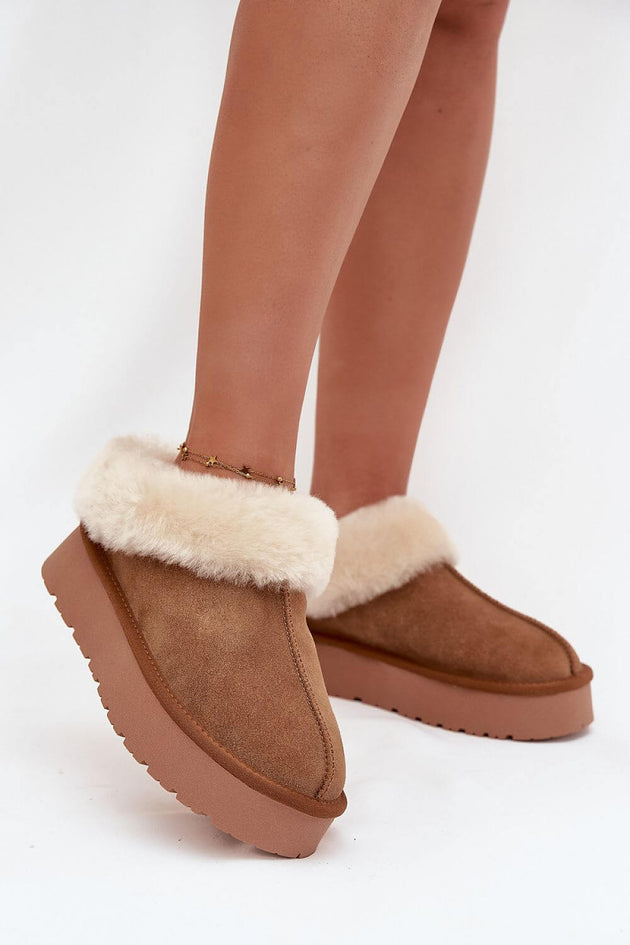 Stylish snow boots with soft fur lining for warmth and comfort in winter outings.