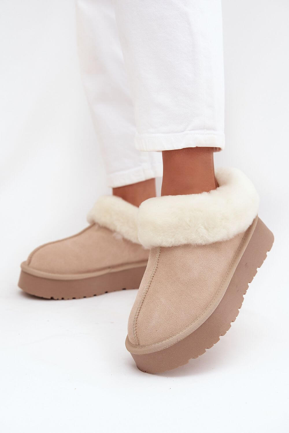 Snow boots with soft fur lining