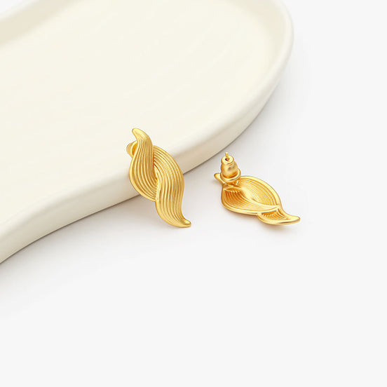 Leaf-shaped earrings